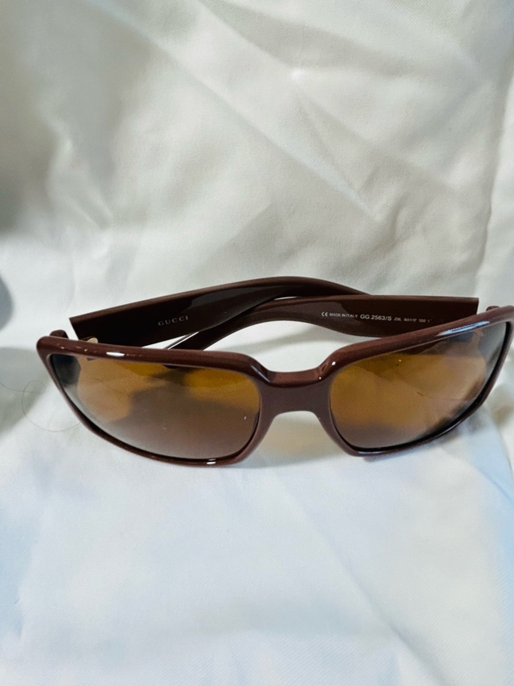 Gucci Men's Brown Rectangular Sunglasses with Dark Lenses - Picture 4 of 4